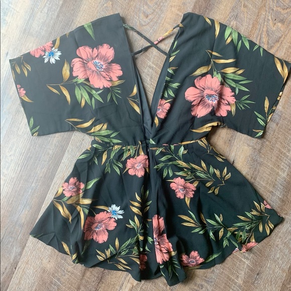 Floral Deep V Romper - Picture 2 of 4